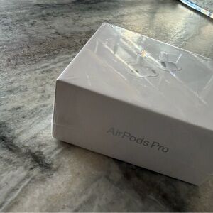 Apple AirPods Pro in Glossy White Box